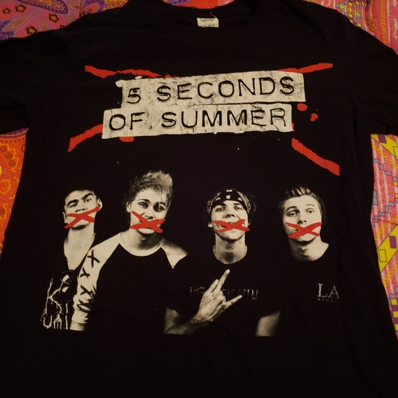 🎸 5 Seconds of Summer Concert T-Shirt 🎸 - Picture 2 of 5